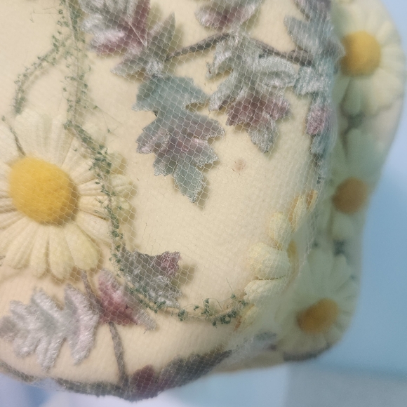 Vintage 1950s/1960s Yellow Floral Net Cocktail Garden Party Hat. main image 7
